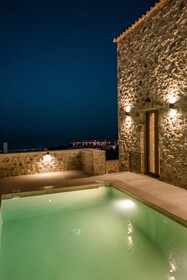 Mani Luxury Suites