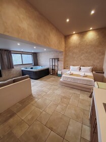 Mani Luxury Suites