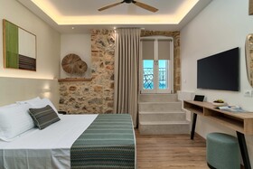 Yeeon Boutique City Hotel Gythio
