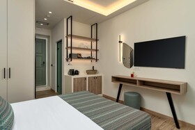 Yeeon Boutique City Hotel Gythio