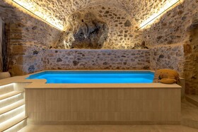 Yeeon Boutique City Hotel Gythio