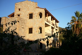 Olympia Zervea Studios & Apartments