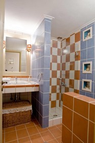Apelon Tiritas Villas