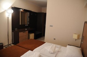 Kaiafas Lake Hotel