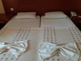 Zorbas Hotel Tavern