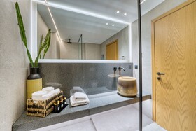 Capital Luxury Suites