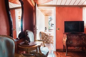 Ilion Hotel Suites