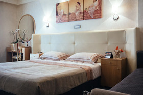 Alexandros Hotel