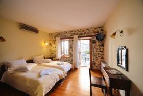 Eos Traditional Guesthouse