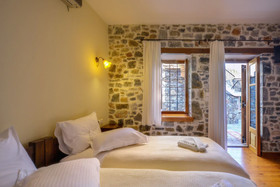 Eos Traditional Guesthouse