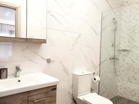 Eantos Studios & Suites