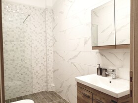 Eantos Studios & Suites