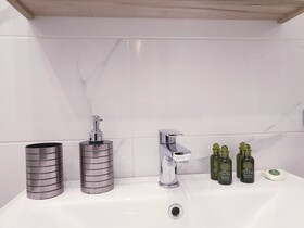 Eantos Studios & Suites