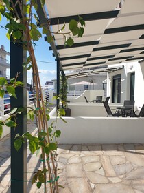 Eantos Studios & Suites
