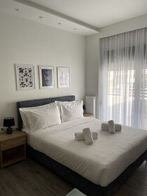 Eantos Studios & Suites