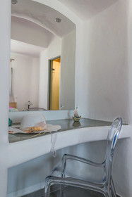 Aspronisi Luxury Villa