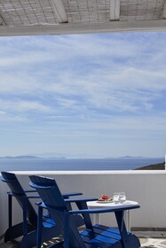 Mr & Mrs White Tinos