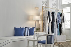 Mr & Mrs White Tinos