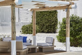 Mr & Mrs White Tinos