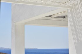 Mr & Mrs White Tinos