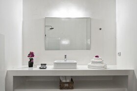 Mr & Mrs White Tinos