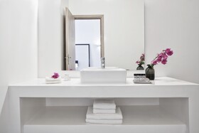 Mr & Mrs White Tinos