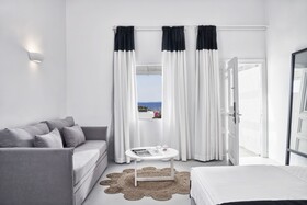 Mr & Mrs White Tinos