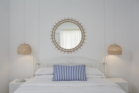 Mr & Mrs White Tinos