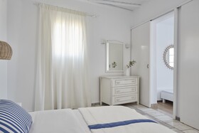 Mr & Mrs White Tinos