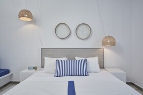 Mr & Mrs White Tinos