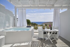 Mr & Mrs White Tinos