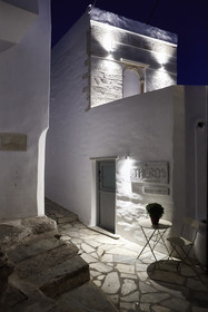 Living Theros Luxury Suites