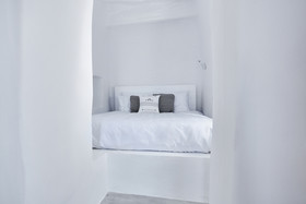 Living Theros Luxury Suites