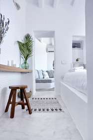 Living Theros Luxury Suites