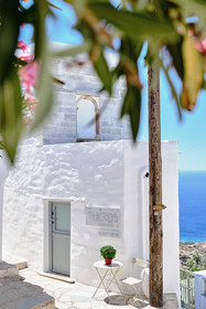 Living Theros Luxury Suites