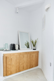 Living Theros Luxury Suites