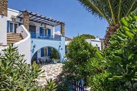 Irini Apartments & Studios