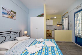 Irini Apartments & Studios