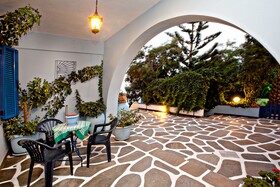 Irini Apartments & Studios