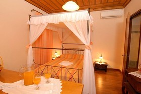 Anatoli Labreon Guesthouse - Apartments