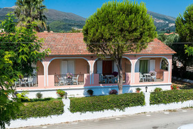 Roussa's Apartments