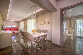 Koukounaria Hotel & Suites
