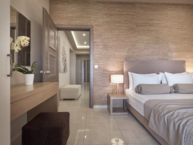Koukounaria Hotel & Suites