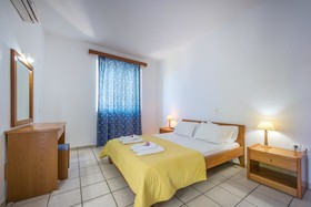 Koukounaria Hotel & Suites