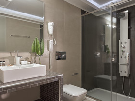 Koukounaria Hotel & Suites