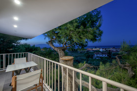 Koukounaria Hotel & Suites