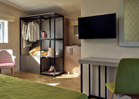 Koukounaria Hotel & Suites