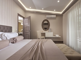 Koukounaria Hotel & Suites