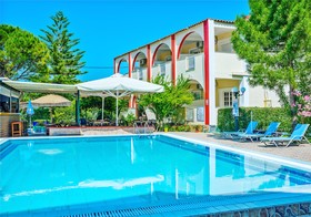 Oscar Villa & Studios