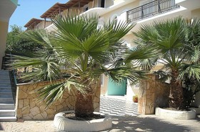 Iniohos Hotel
